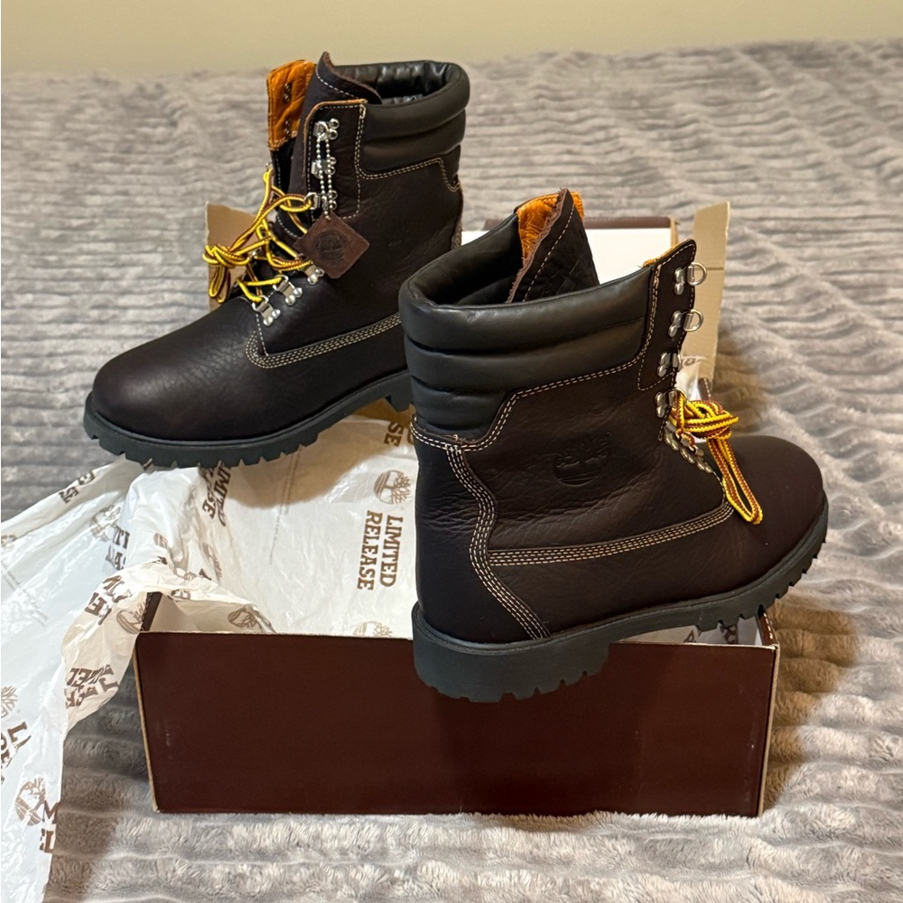 40 below Timberland Chocolate Leather Boots with Yellow Laces